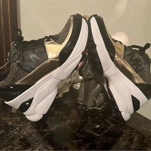 ❄️🎄BRAND NEW NEVER WORN MK SNEAKERS 🎅🏽🍪✨